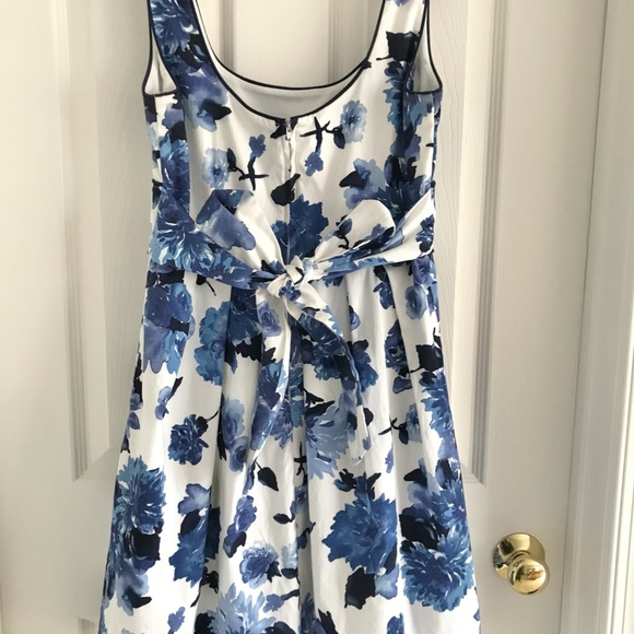 Juniors Blue Floral Dress Size 7 - Picture 5 of 7
